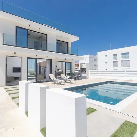 Trinity Villa Paralimni Exterior photo