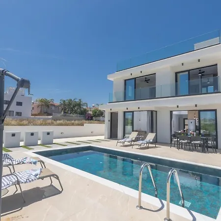 Trinity Villa Paralimni Exterior photo